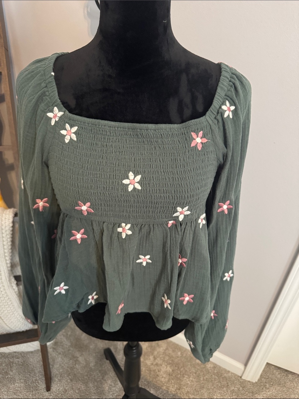 Smocked Square-Neck Floral Embroidered Long-Sleeve Top - Green